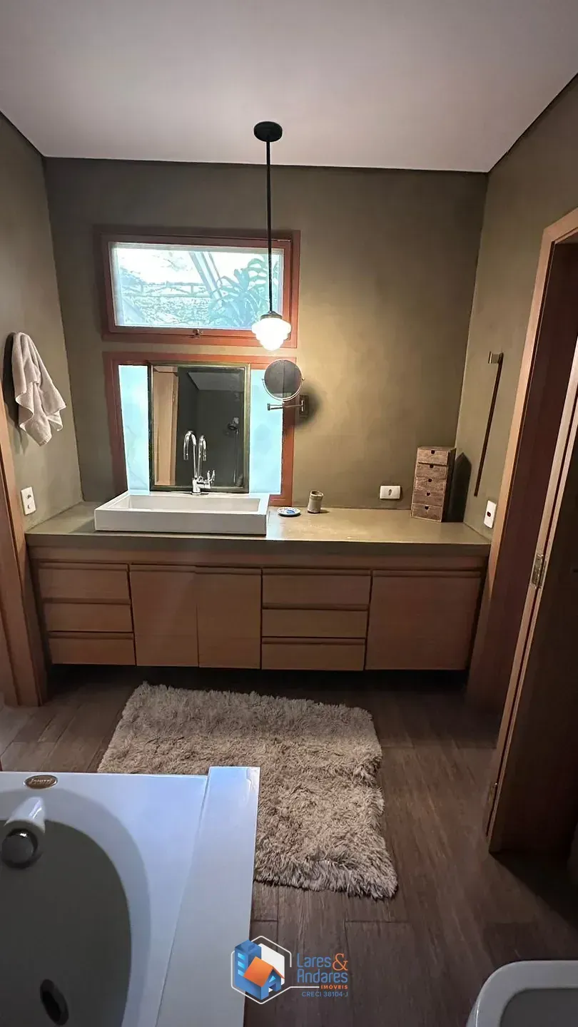 Imagem Casa para venda em Real Parque com 2 quartos, sendo 2 suítes, 293m²