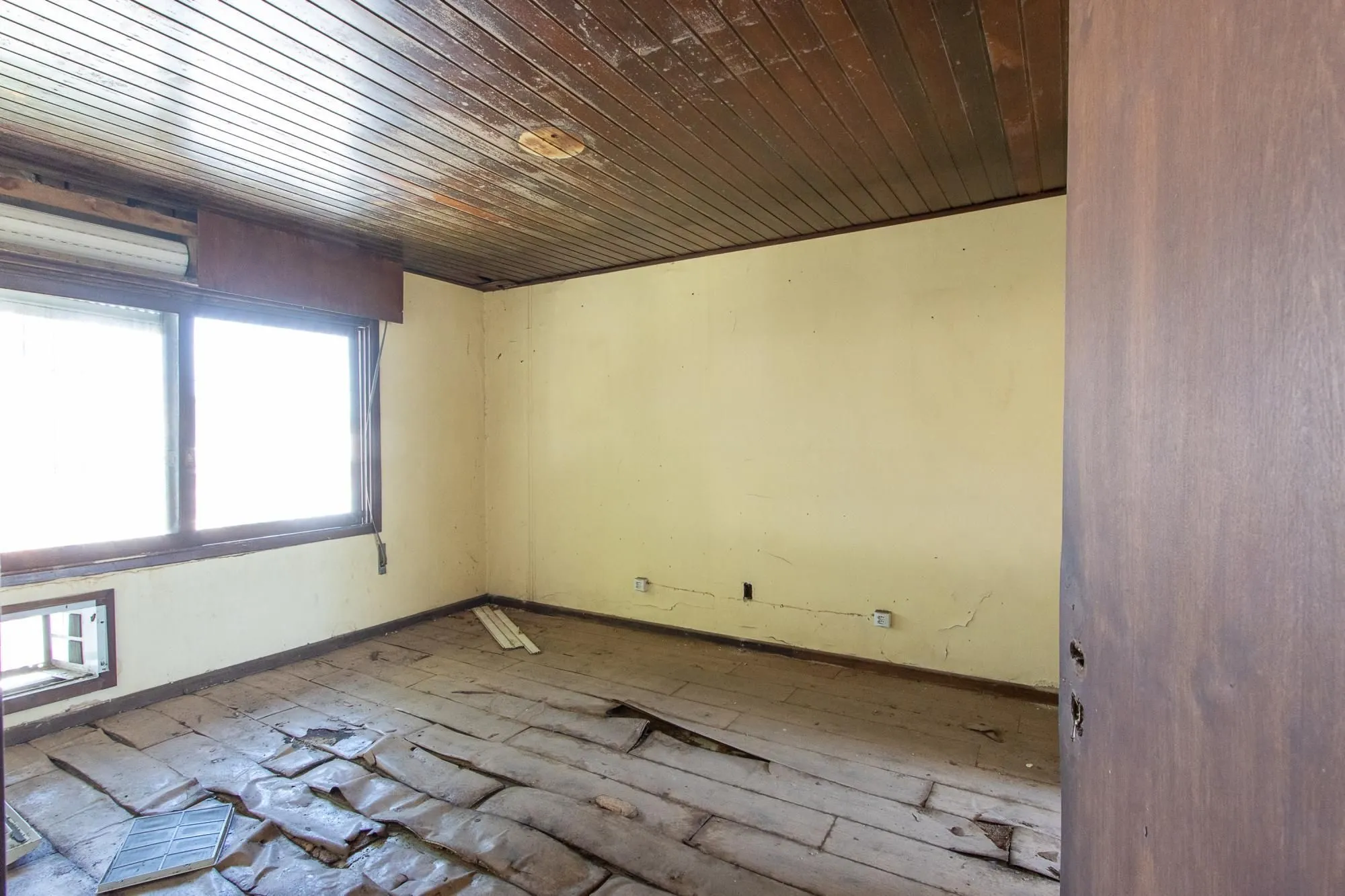 Imagem Casa para Venda - 320m², 3 dormitórios, sendo 1 suites, 4 vagas - Cristal