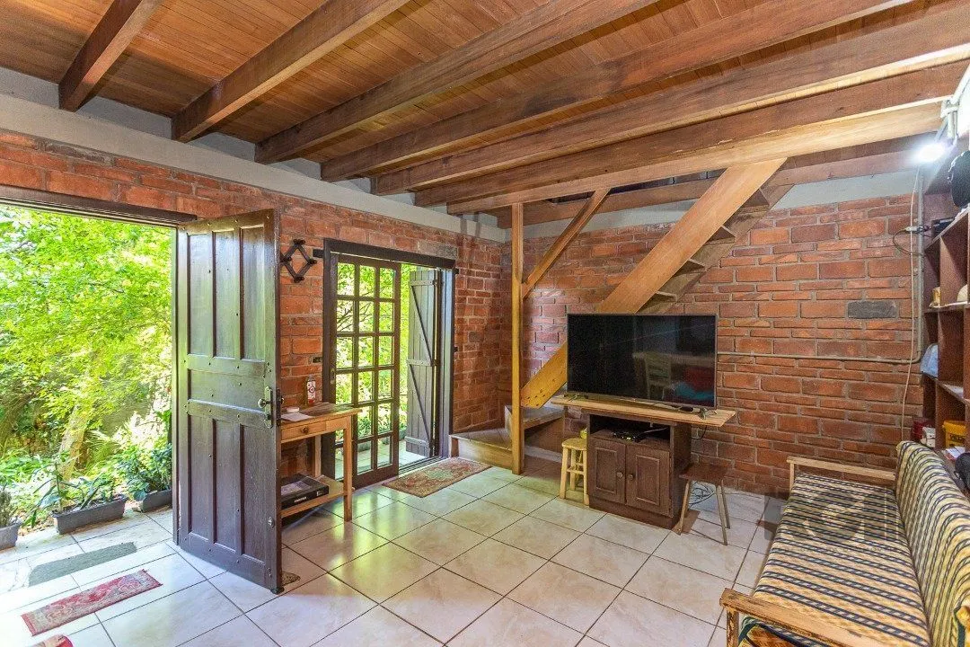 Imagem Casa 4 dormitórios, Altos da Vila Nova, Zona Sul, Porto Alegre.