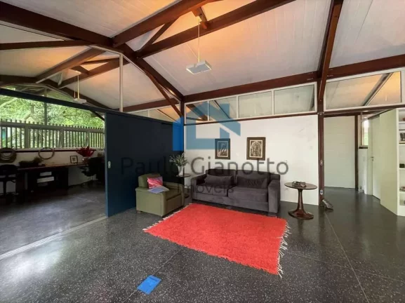 Imagem Casa à venda em condomínio autoral na Granja Viana