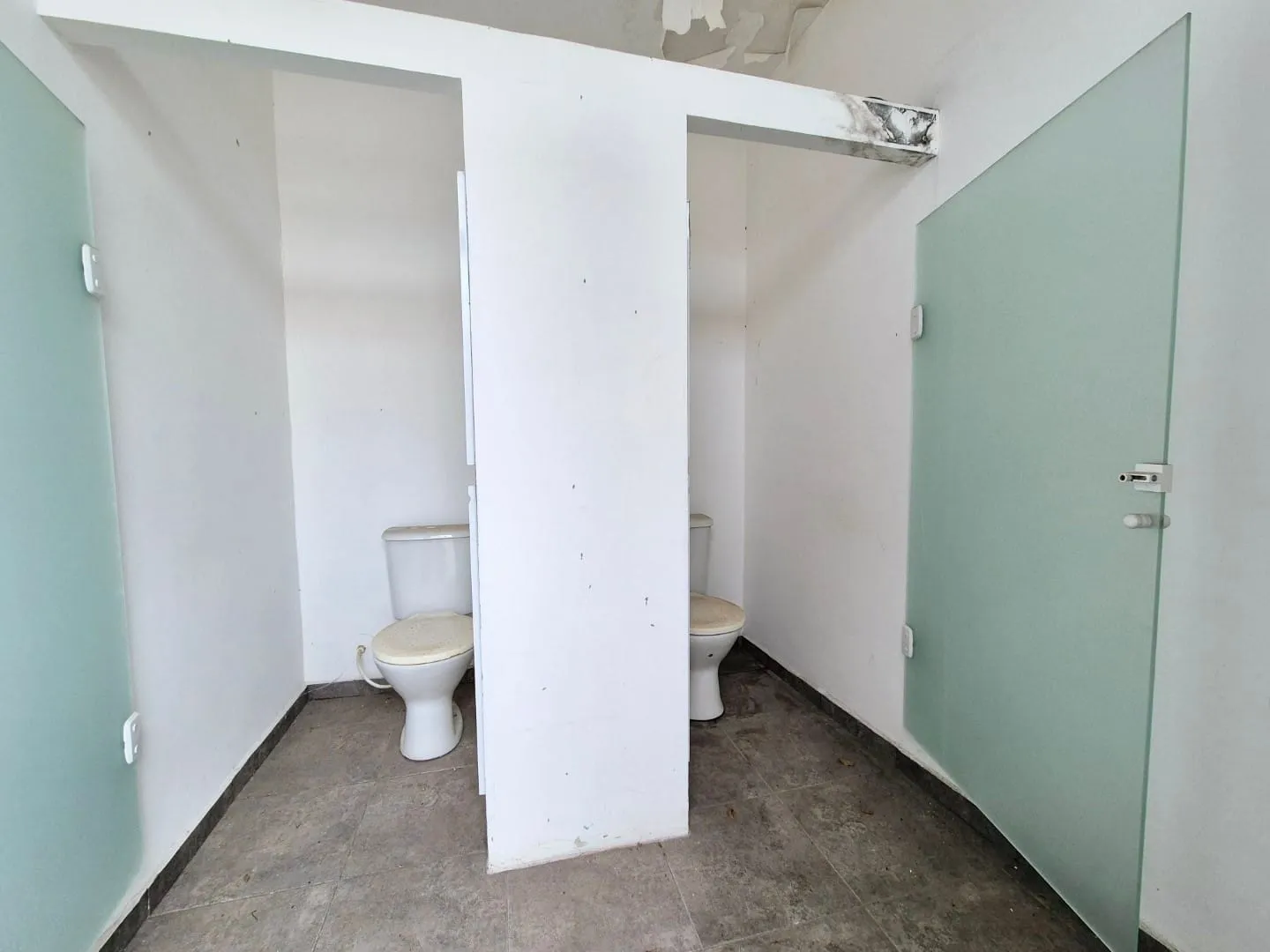 Imagem Imóvel Comercial Exclusivo no Centro de Pindamonhangaba com Estrutura Versátil e Localização Estratégica!