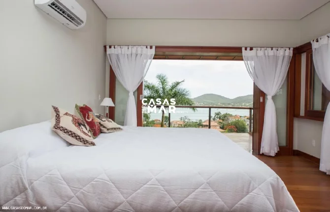 Imagem Casa para Venda em Armação dos Búzios / RJ no bairro Ferradura