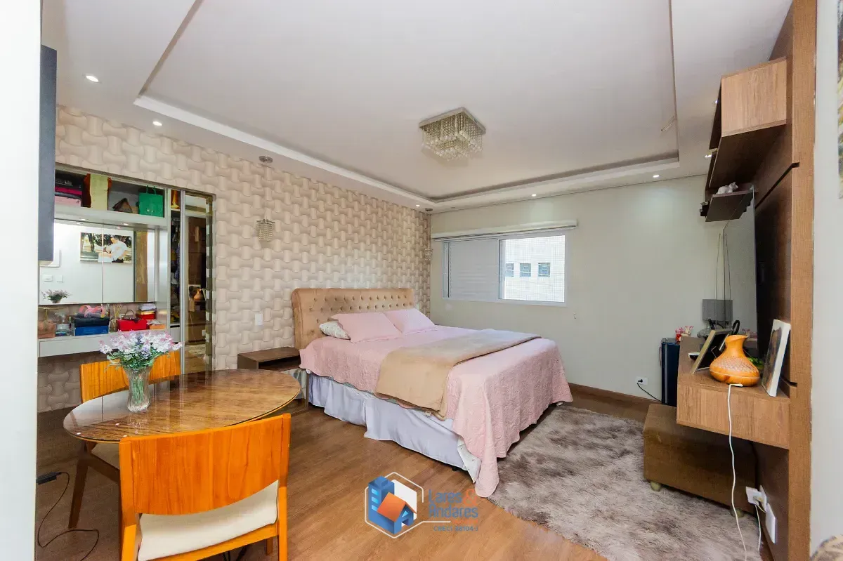 Imagem Sobrado para venda em Sacomã com 5 quartos, sendo 1 suíte, 245m²