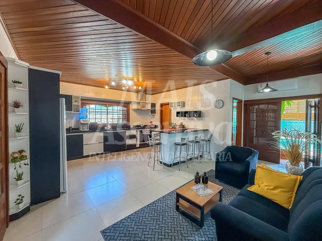Imagem Casa mobiliada para locação em Estância Velha de 4 dormitórios - 250m²