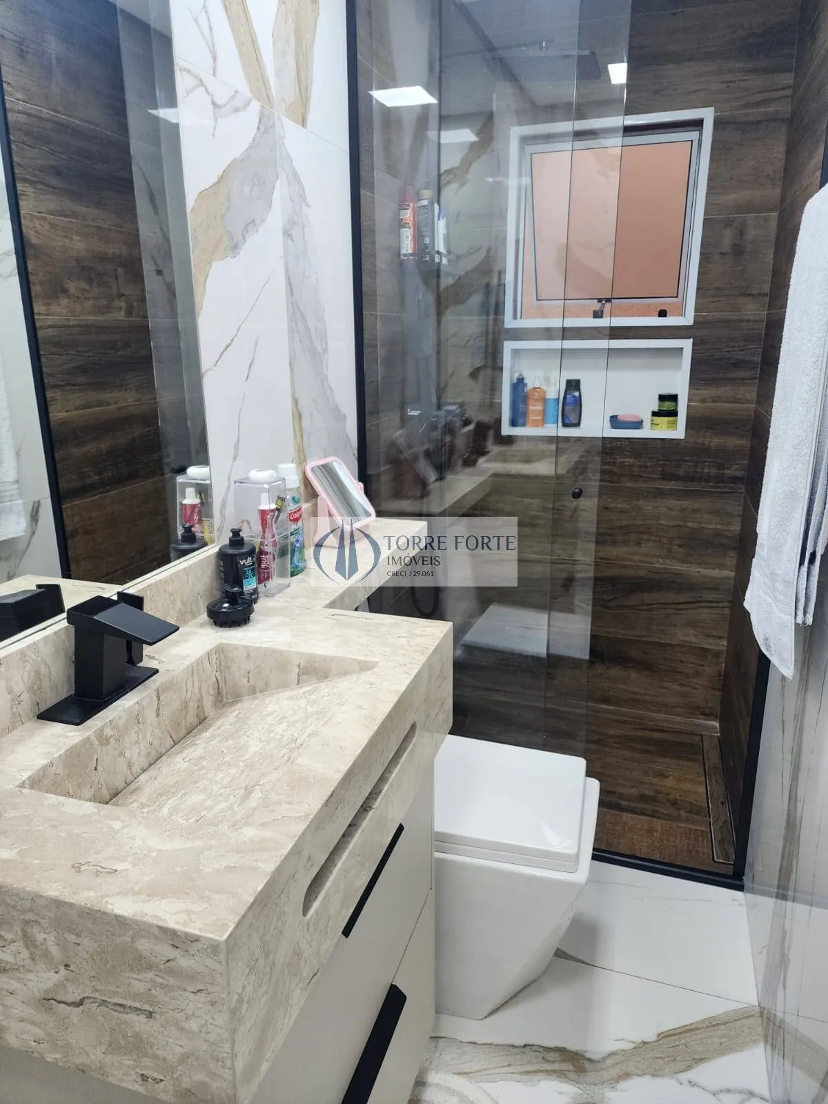 Imagem Sobrado com 3 quartos 2 suites , Picina ,5 vagas no Parque do Carmo.