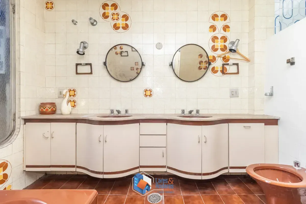 Imagem Casa para venda em Paraíso com 4 quartos, sendo 1 suíte, 244m²