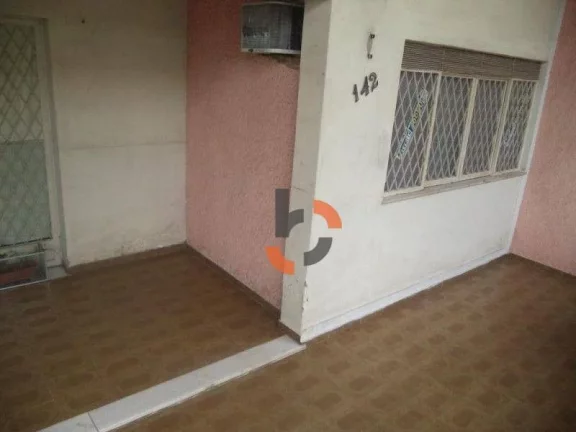 Imagem Oportunidade no Centro de NI: Casa Térrea com 2 Vagas a Pé do Calçadão