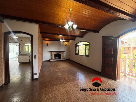 Imagem Casa a Venda Localizado no Bairro Jardim Califórnia em Campos do Jordão-SP.