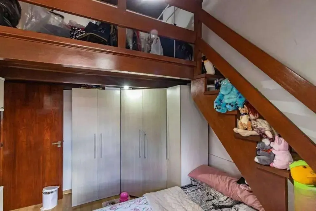 Imagem Casa com 4 dormitórios, suíte, piscina e 4 vagas.