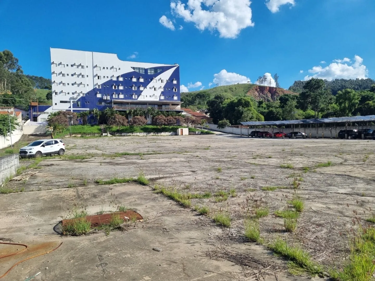 Foto do imóvel Terreno Plano e Cimentado com 5.356 m² para Estacionamento de Ônibus a 1.200 Metros da Basílica de Aparecida