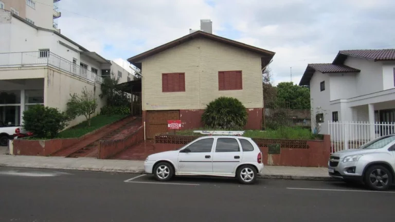 Imagem Casa para Venda em Concórdia, Centro, 4 dormitórios, 2 banheiros