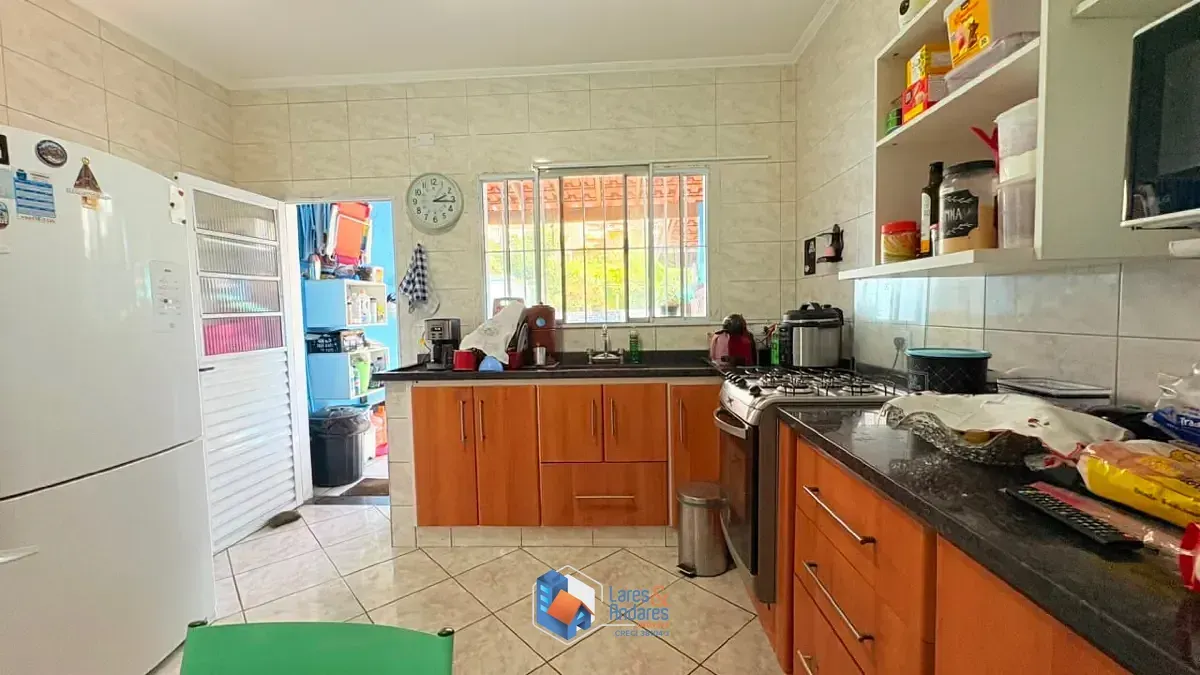 Imagem Sobrado para venda em Parque Maria Domitila com 3 quartos, sendo 1 suíte, 200m²