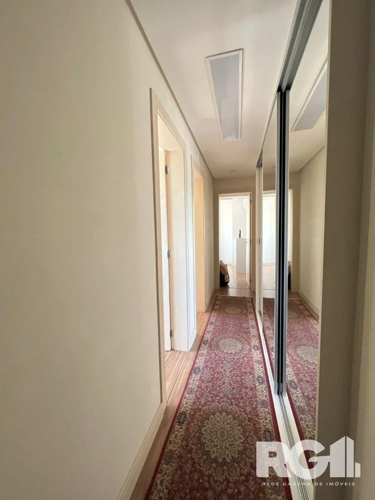 Imagem Espetacular apartamento para VENDA mobiliado, 3 dormitórios, 2 vagas cobertas, infra completa no coração do Bairro Petrópolis.