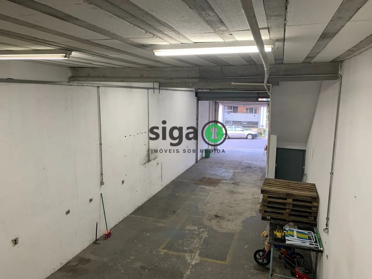 Imagem Linda Casa á venda em Laranjeiras - Casa grande, 4 cagas de garagem e 2 quartos
