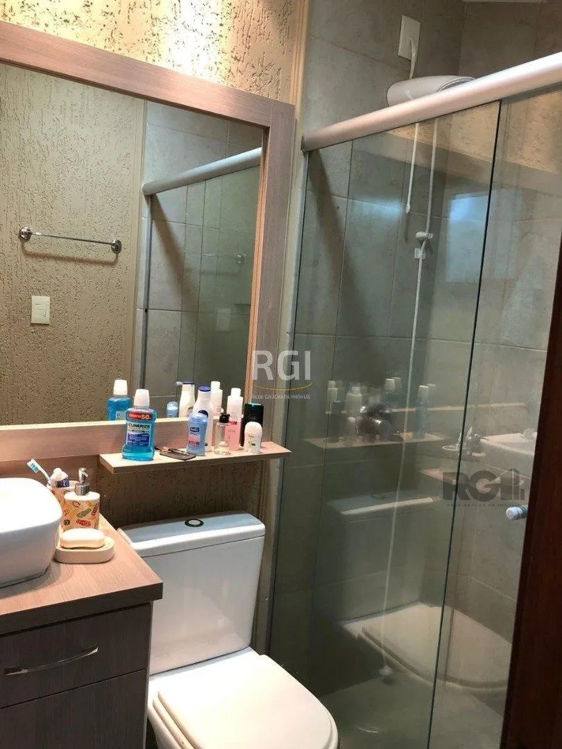 Imagem Casa residencial de 3 dormitórios sendo um uma suíte localizada no bairro Guarujá.