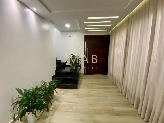 Imagem Casa de alto padrão com 300 m² privativos, localizada em condomínio na Ilha do Francês, entre as praias dos Ingleses e Moçambique, a aproximadamente 6