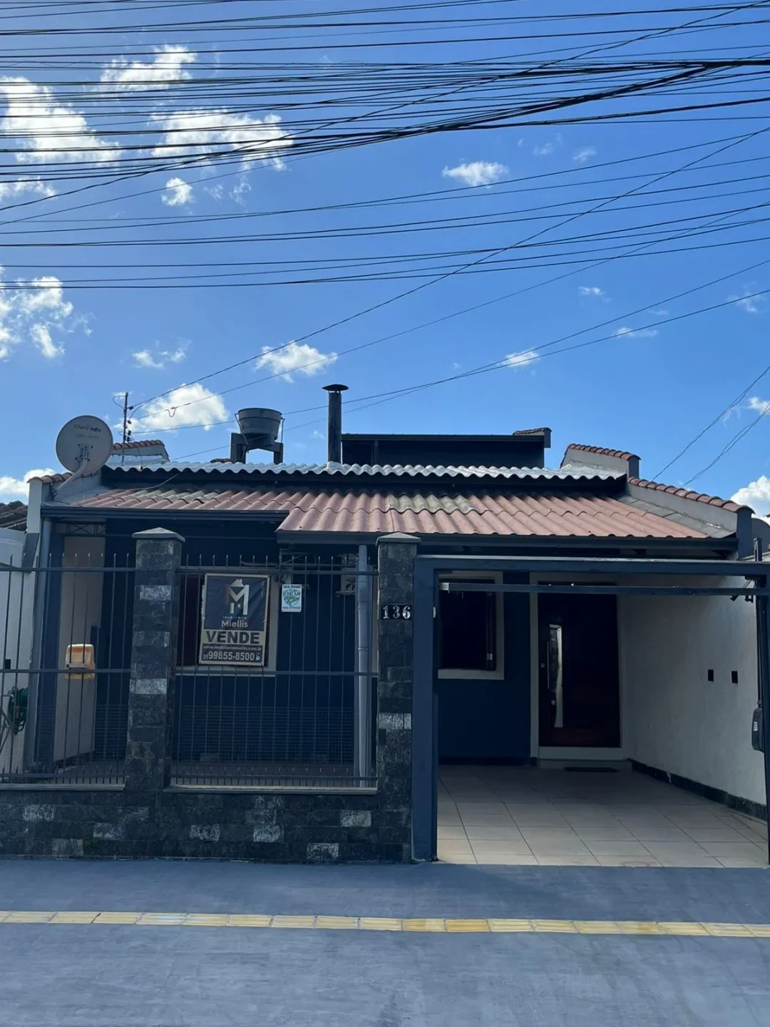 Venda de casa mobiliada com churrasqueira e lareira - no bairro Jardim Betania Cachoeirinha