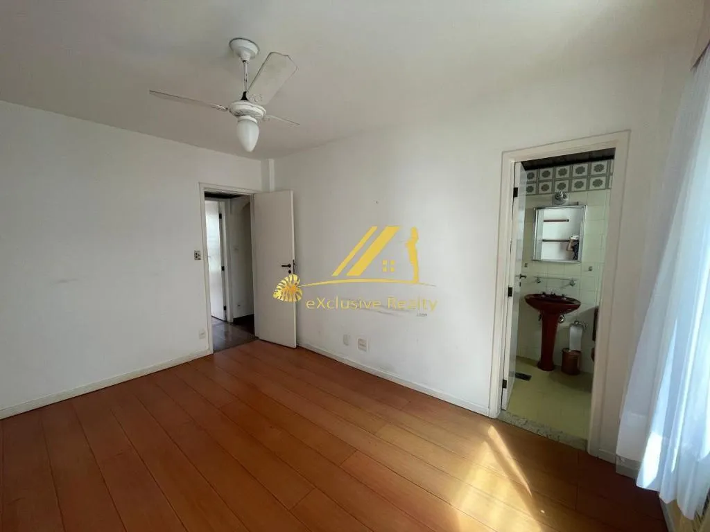 Imagem Apartamento 4 quartos, 2 suítes com varanda, living espaçoso 170m2, perto do Shopping Barra. 2 vagas. Prédio com piscina, salão de festas, vaga de vis