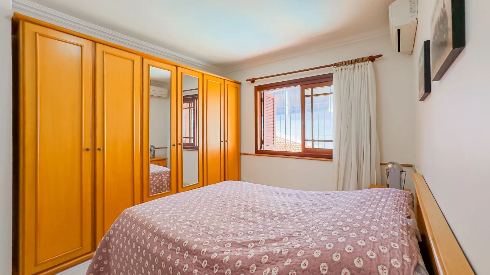 Imagem Casa à venda em Porto Alegre, Chácara das Pedras, com 3 quartos, 261m2