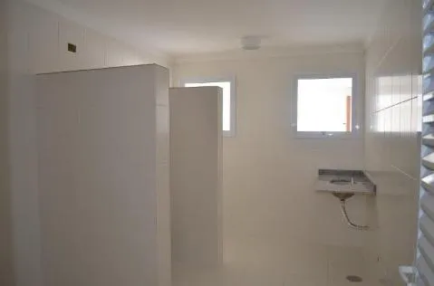 Imagem VENDA DE SOBRADO NO CONDOMÍNIO VERDES LAGOS, EM ARUJÁ/SP, com 453m², 05 suítes, piscina, churrasqueira, 03 salas e 04 vagas cobertas, CONSULTE-NOS.