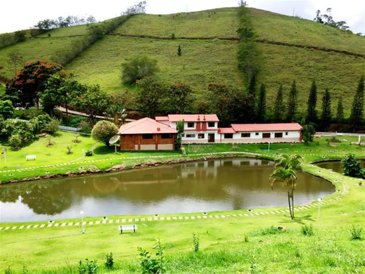 Imagem Fazenda / Sítios / Chácaras com 4 quartos à venda em Santa Teresa