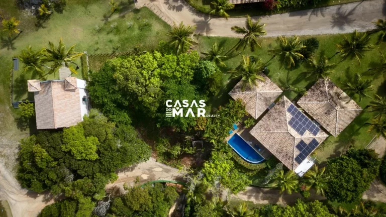 Imagem Casa de Luxo em Condomínio Fechado na Praia do Espelho, Porto Seguro-BA - 3 Quartos, 3 Suítes, Piscina e Varanda Ampla!