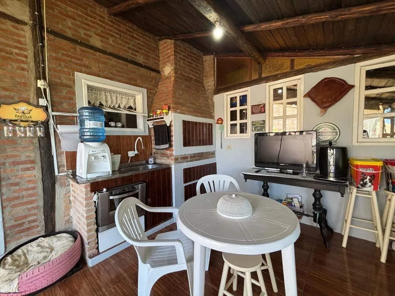 Imagem Residência de Luxo no Cantegril com 4 Dormitórios, 2 Suítes, Piscina e Espaço Gourmet Exclusivo