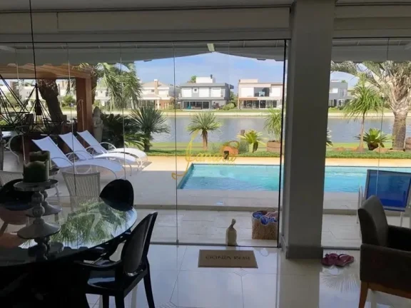 Imagem Sobrado beira de lago com piscina aquecida com 05 suítes