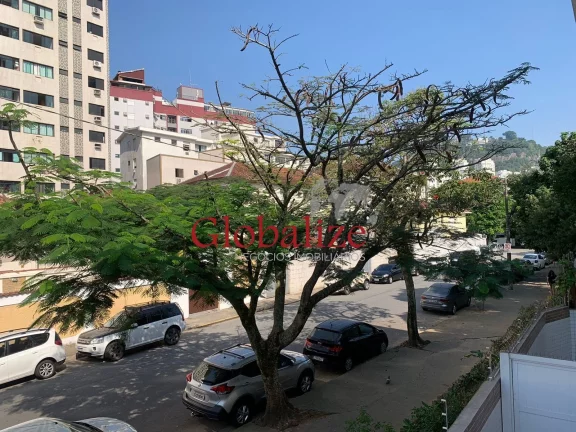 Imagem Casa com 2 súites e 2 vagas à venda no Bairro Campo Grande em Santos por 674.000,00.