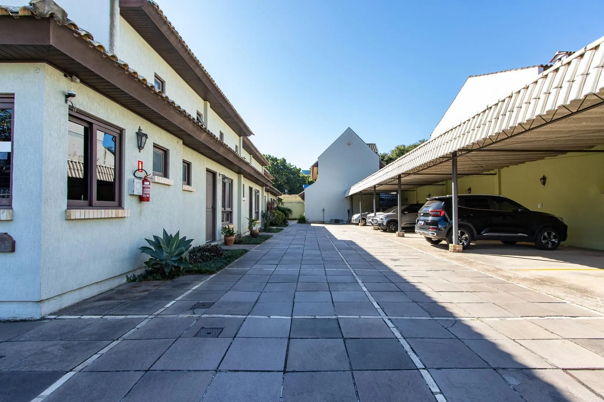 Imagem Casa em condomínio fechado, 104m² privativos, 2 quartos, 1 vaga, bairro Camaquã