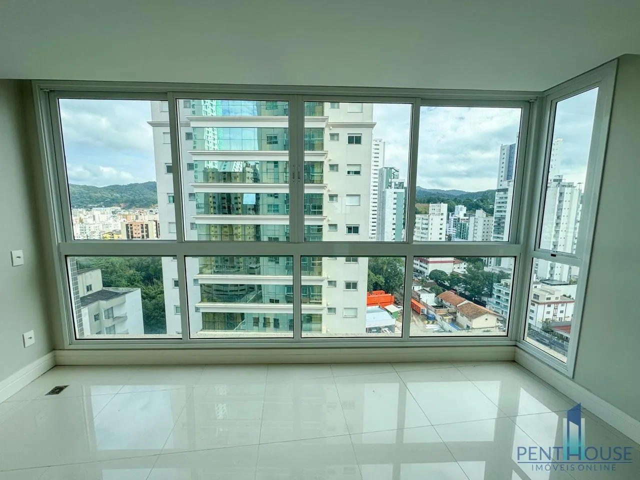 Imagem Apartamento Quadra Mar para Venda em Balneário Camboriú, CENTRO, 3 dormitórios, 3 suítes, 4 banheiros, 3 vagas