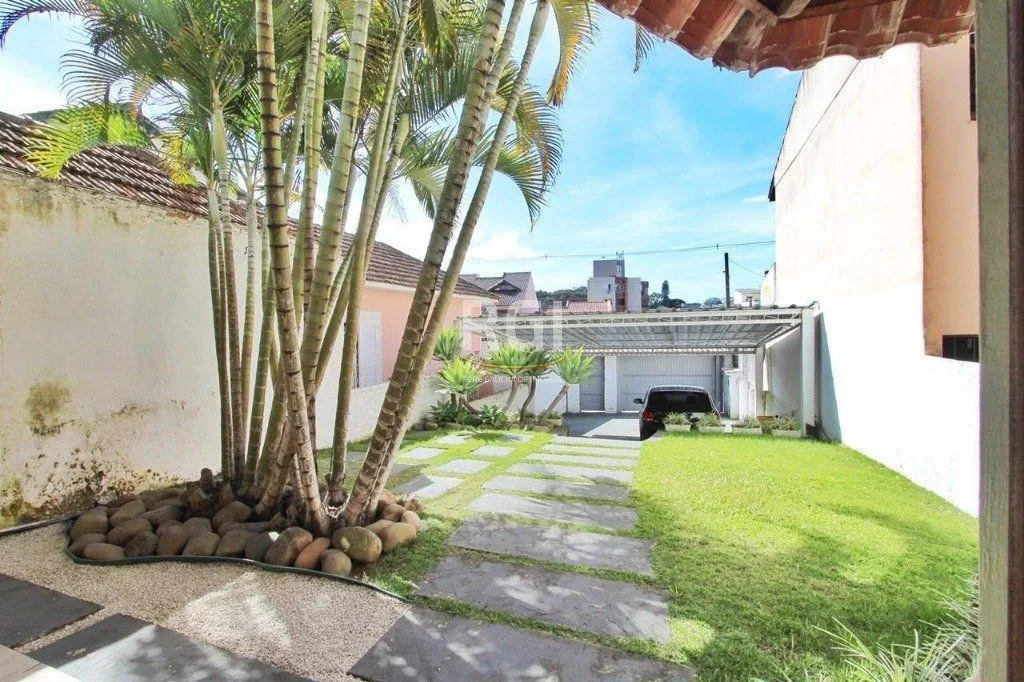 Imagem Casa para Venda - 260m², 5 dormitórios, sendo 2 suites, 4 vagas - Teresópolis