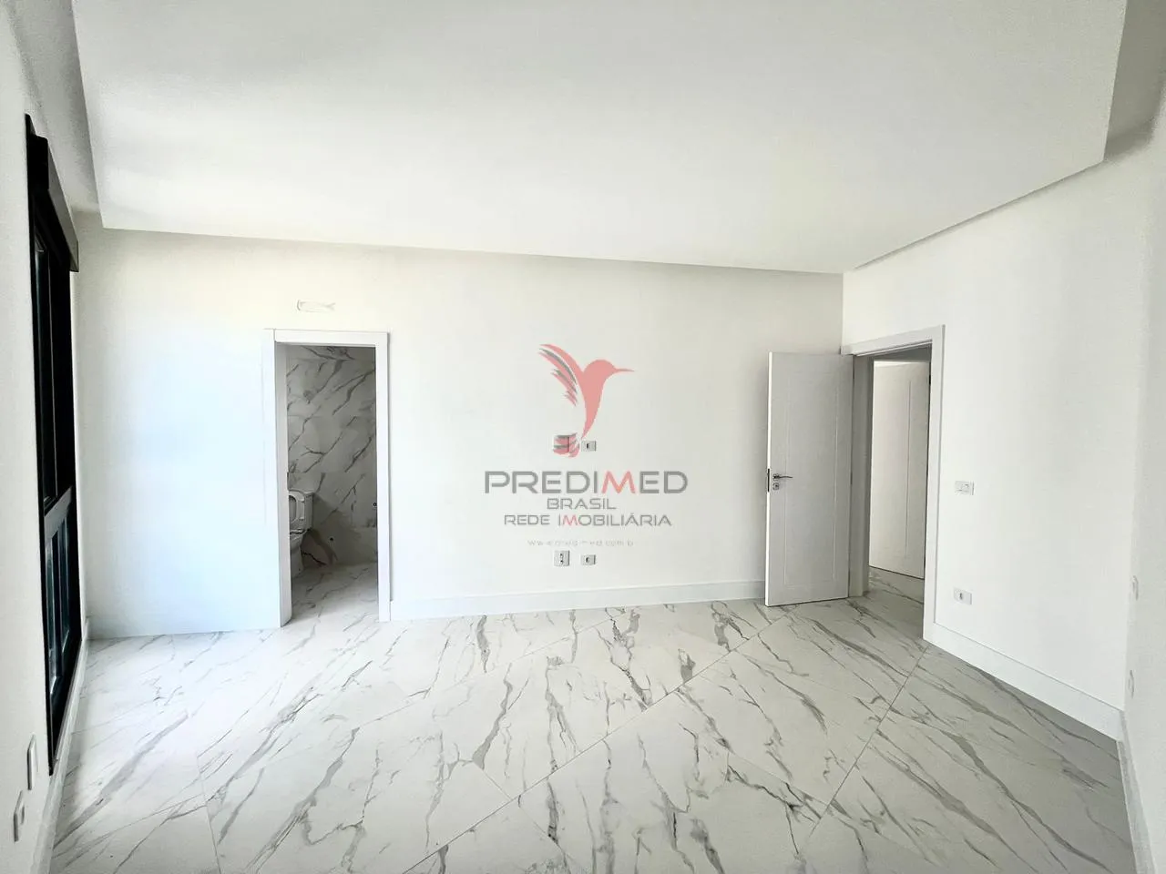 Imagem Pé na areia em Itapema com 4 Suites, living integrado, churrasqueira, 3 vagas ,vista mar