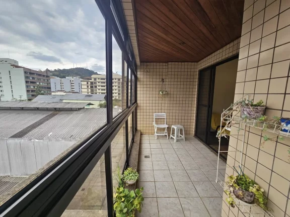 Imagem Apartamento de 3 quartos (sendo 1 suite com varanda e 1 quarto revertido) em Agriões, Teresópolis RJ