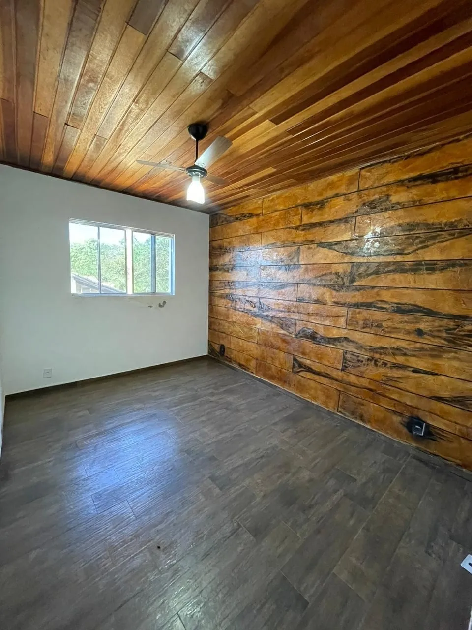 Imagem Chácara à venda com três construções no terreno sendo uma semi nova, Goiabal, Pindamonhangaba, SP