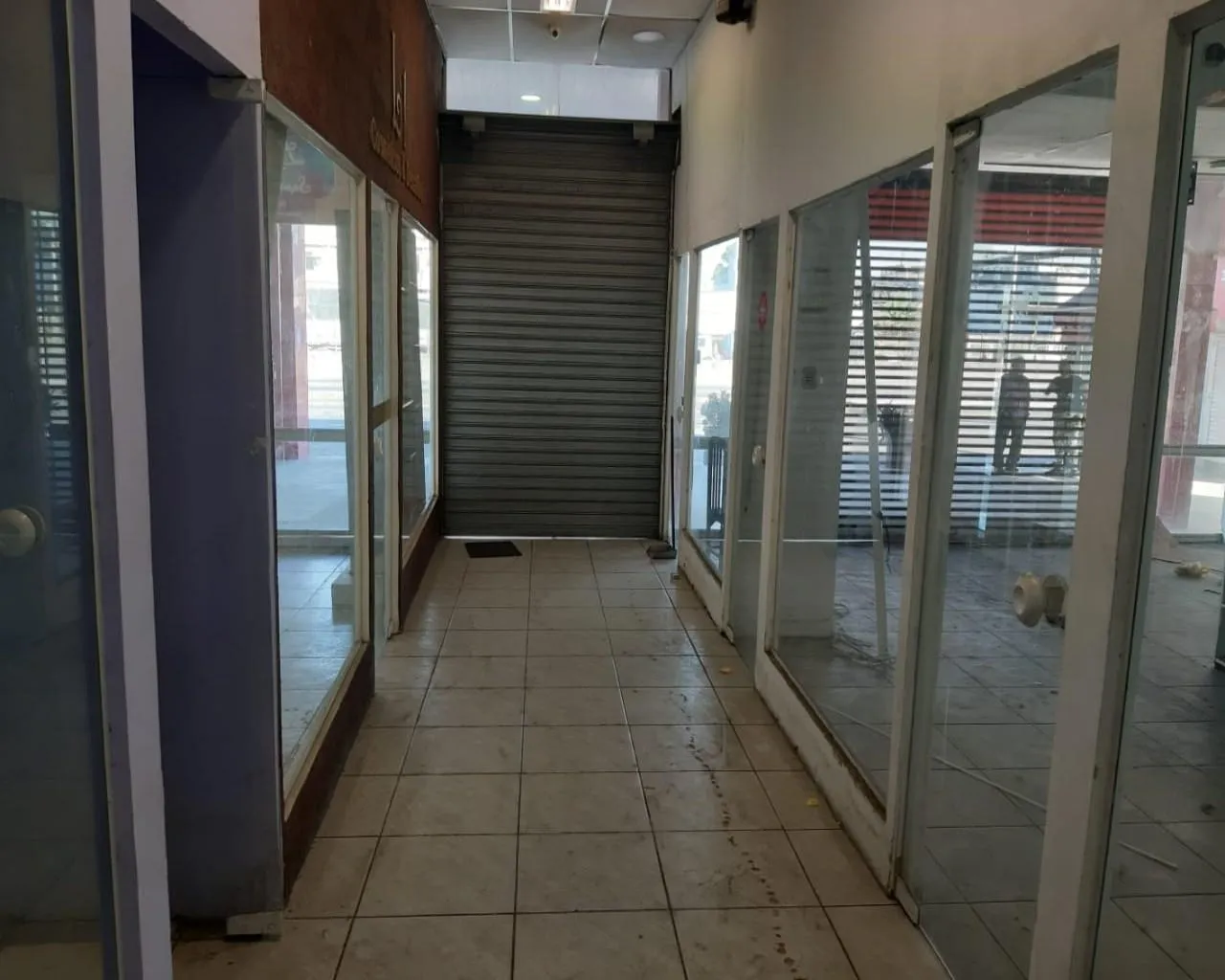 Imagem Galpão para Locação em DUQUE DE CAXIAS, Jardim Primavera, 1 banheiro, 3 vagas
