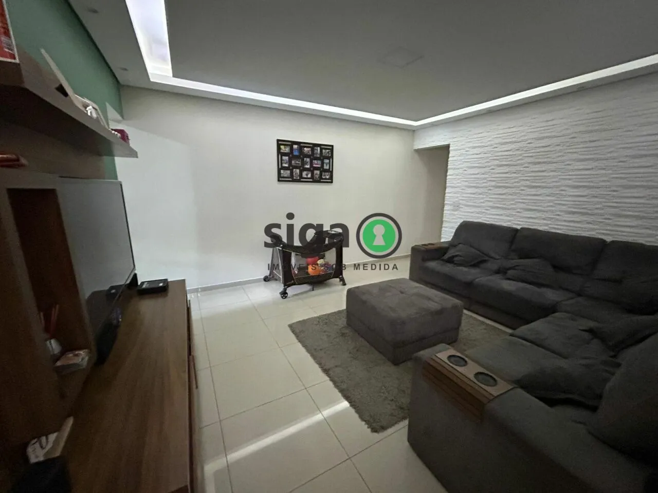 Imagem Linda Casa á venda em Laranjeiras - Casa grande, 4 cagas de garagem e 2 quartos