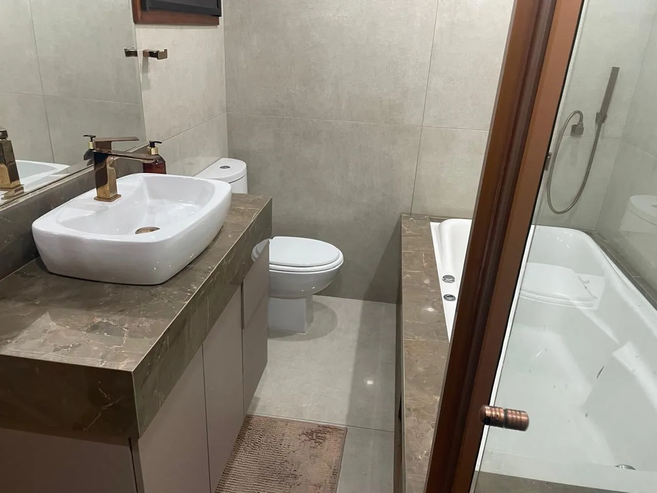 Imagem Casa em Condomínio com 03 quartos (01 suíte com closet) e 06 vagas no Ecoville