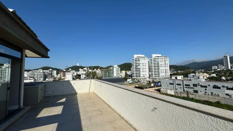 Imagem Cobertura triplex com 4 suítes e 4 vagas de garagem na Praia Brava, Itajaí/SC