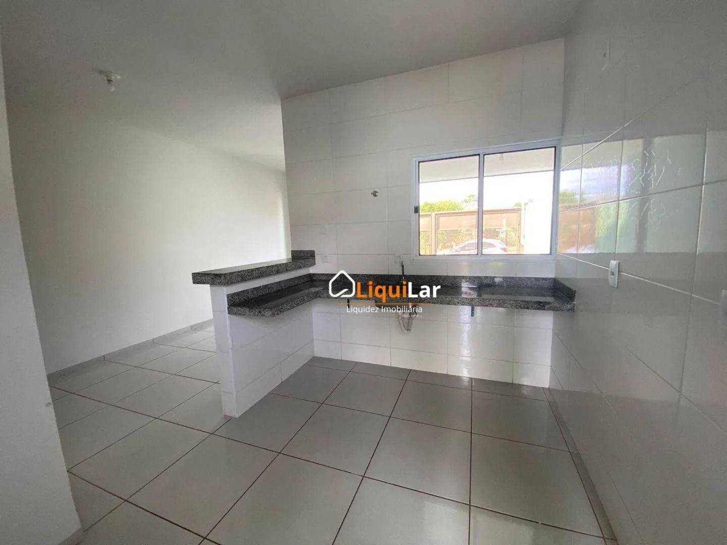 Imagem Casa Usada à Venda no Asfalto com 2 Quartos, Varanda, Amplo Quintal e Possibilidade de Minha Casa Minha Vida