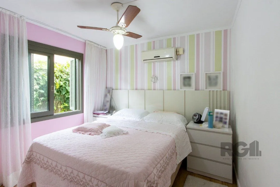 Imagem Casa térrea, 3 quartos, edícula, com 2 suites, pátio - Bairro Guarujá