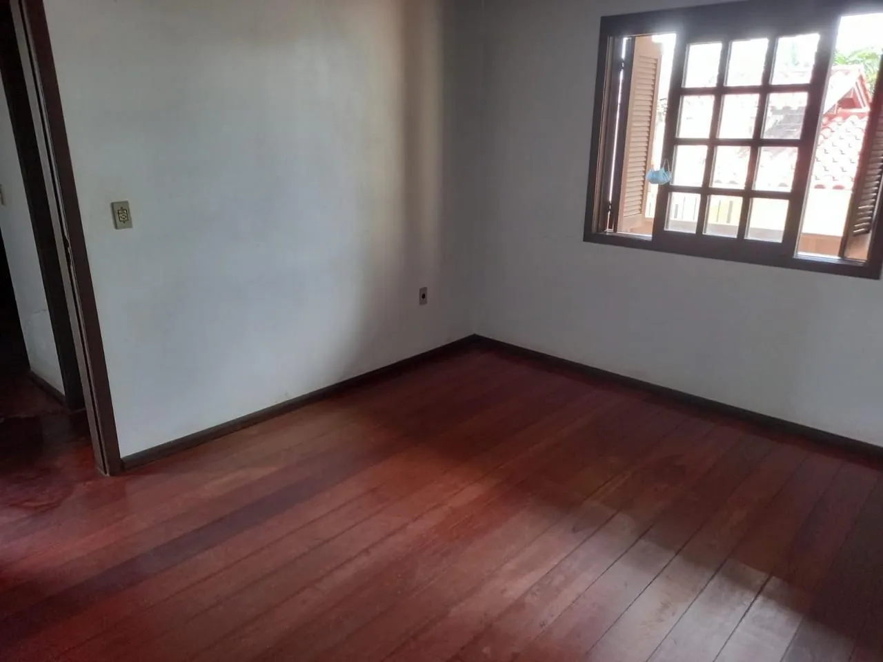 Imagem Ampla Casa residencial com 4 quartos, 3 banheiros e 1 suíte garagem