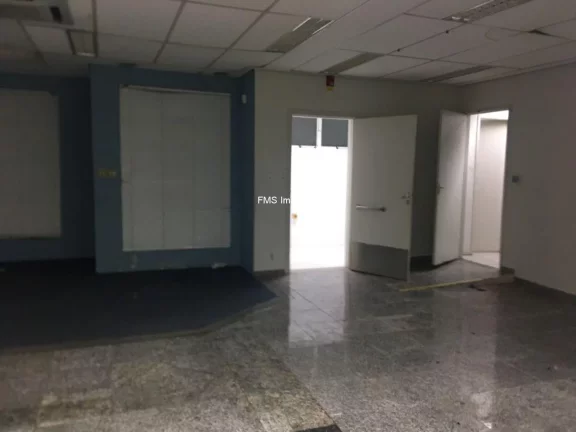 Imagem Casa Comercial de 350m² de Área para Locação em Cerqueira César