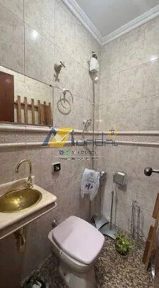 Imagem Casa Térrea Espaçosa com 3 Dormitórios, 2 Suítes e 4 Vagas no Bangu