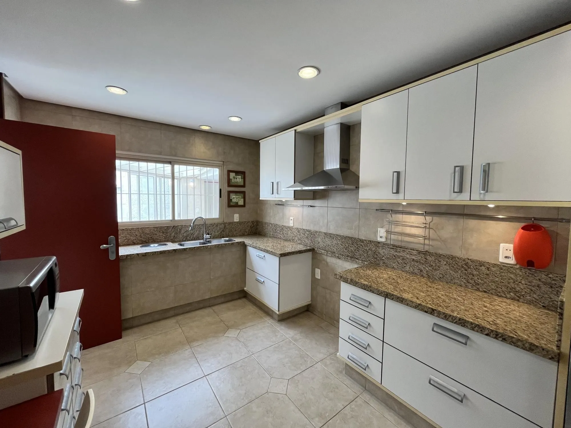 Imagem Casa para Venda - 160m², 3 dormitórios, sendo 1 suites, Jardim Botânico