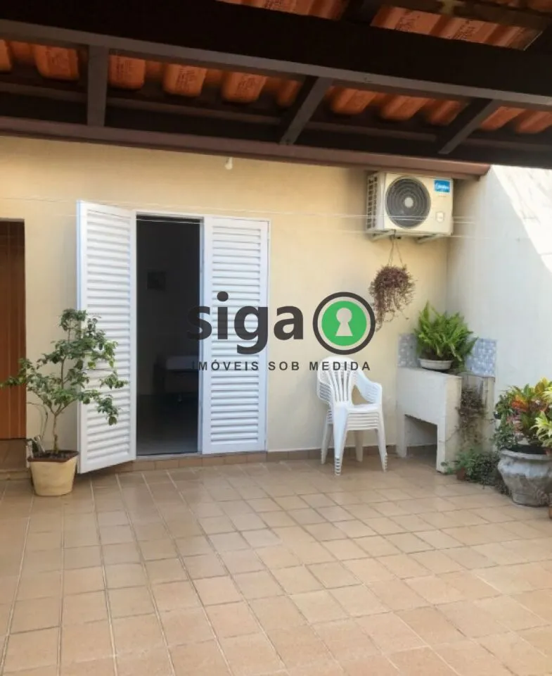 Foto do imóvel Sobrado Espaçoso com 4 Dormitórios e 6 Vagas em Região Nobre