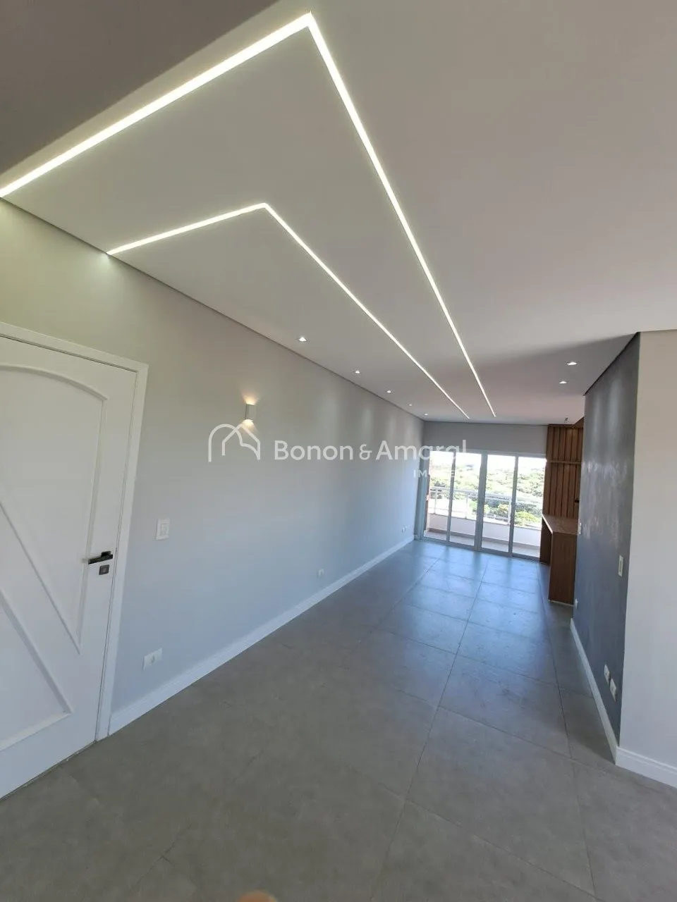Imagem Cobertura à venda com 4 dormitórios, 2 suítes, e 2 vagas de garagem, 217 m² no Taquaral