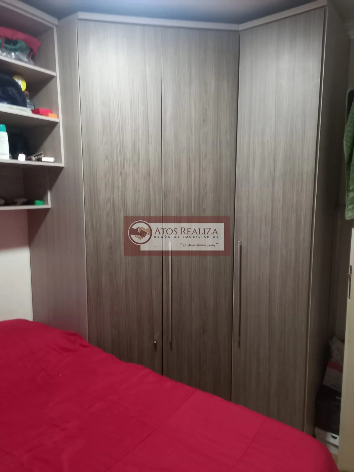 Imagem Vendo SUPER Oportunidade no Jardim Lalo. Apartamento de 2 Dormitórios com Armários, Cozinha com planejados, 1 vaga de garagem. Valor R$ 320.000 valor de oportunidade.