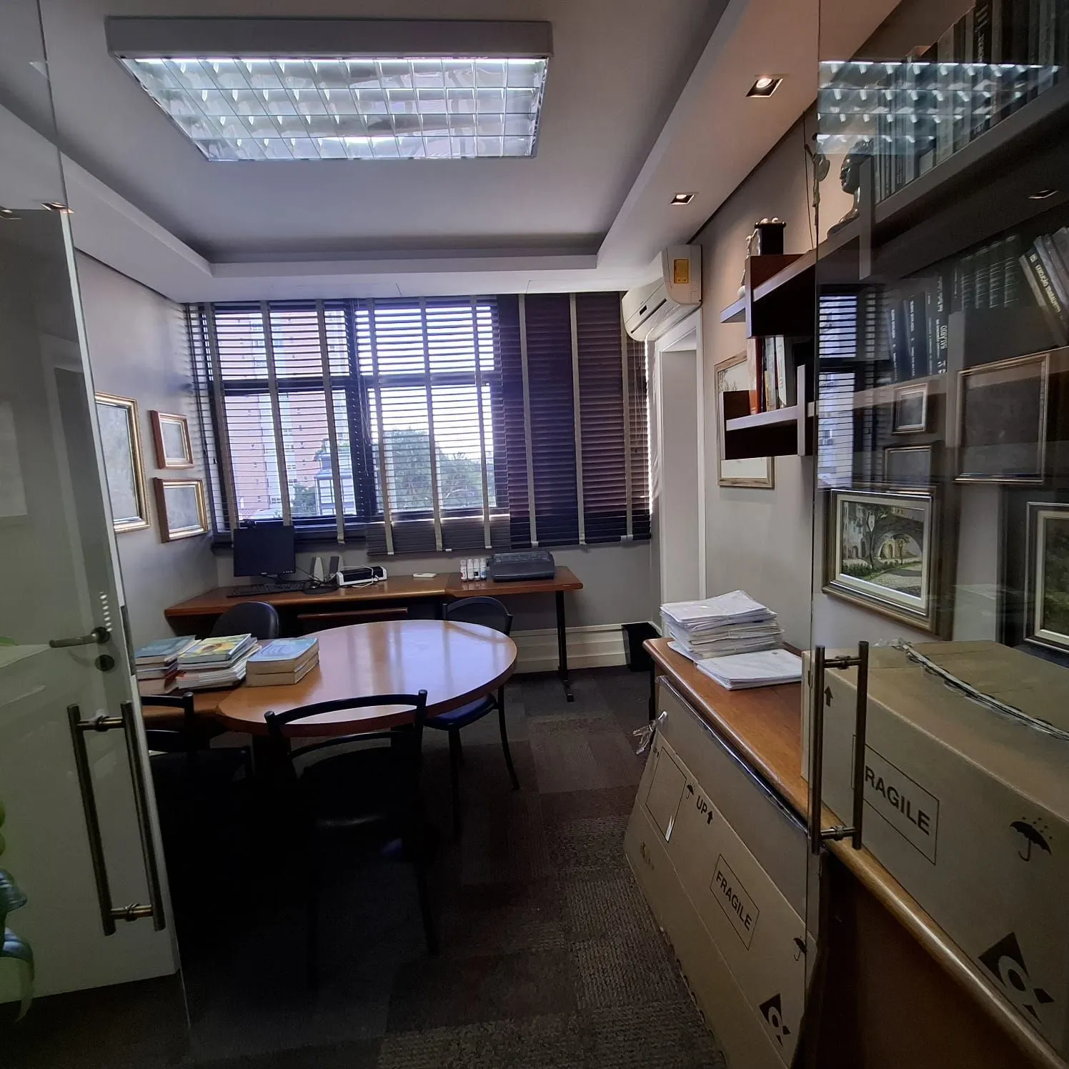 Imagem Sala Comercial com vaga para um carro escriturada