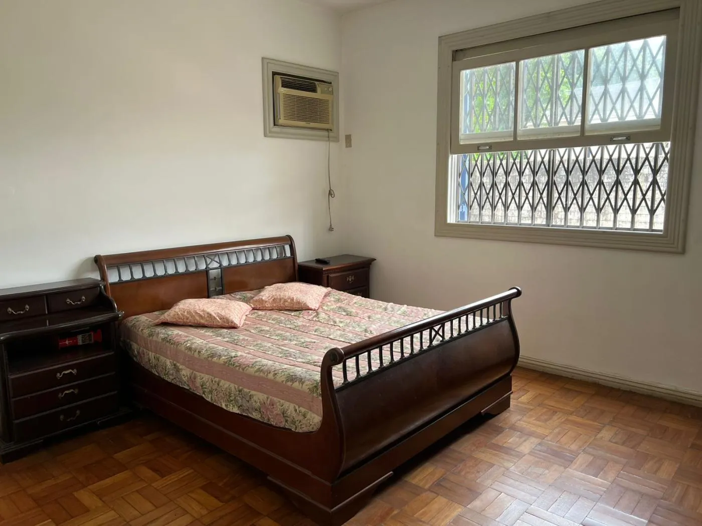 Imagem Casa para Venda em Petrópolis / RJ no bairro Valparaíso